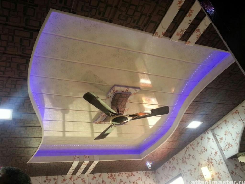 как клеить панели пвх на потолок